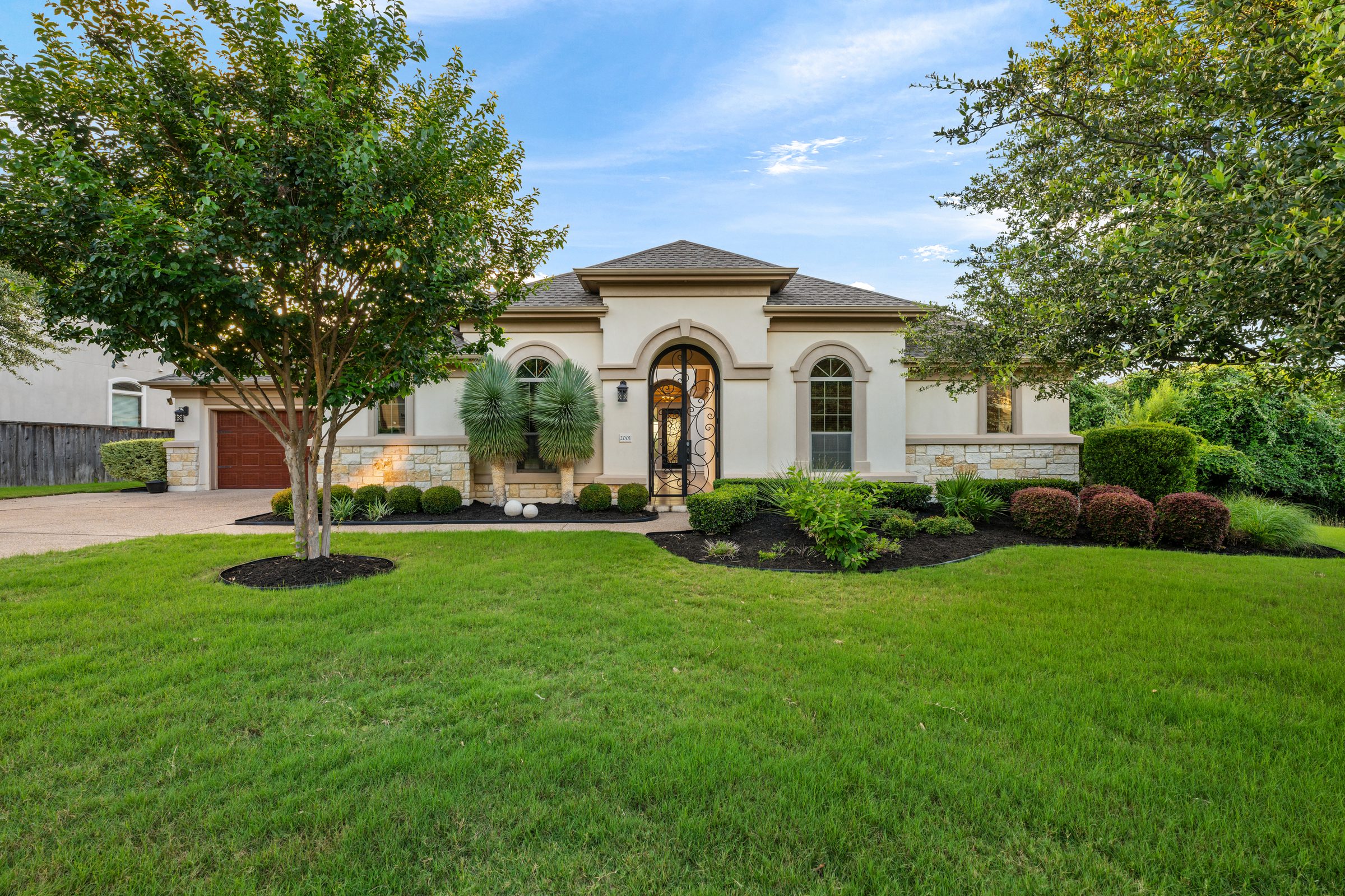 2001 Long Bow Dr photo 2