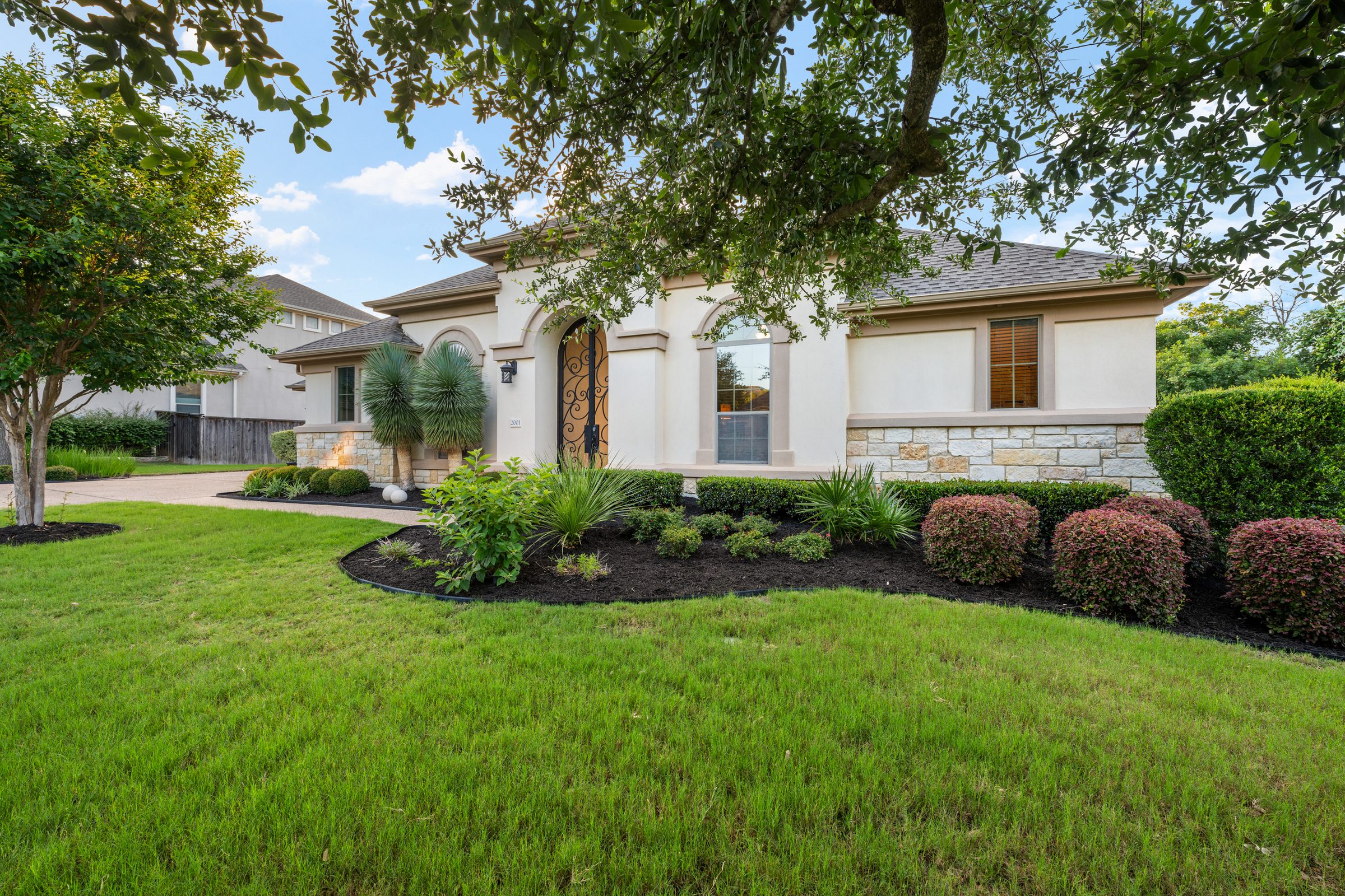2001 Long Bow Dr photo 3